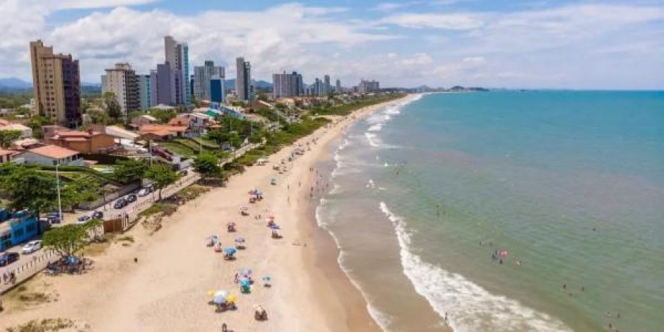 Investir no litoral catarinense: por que Balneário Piçarras se tornou destino estratégico para imóveis de veraneio e short stay?