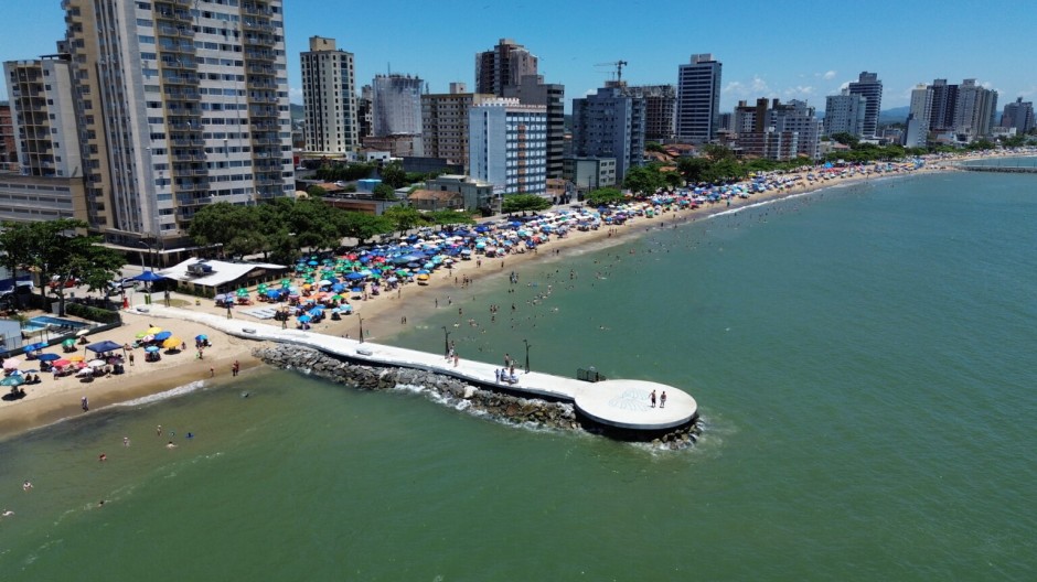 O verão em Balneário Piçarras confirma a força do litoral norte catarinense