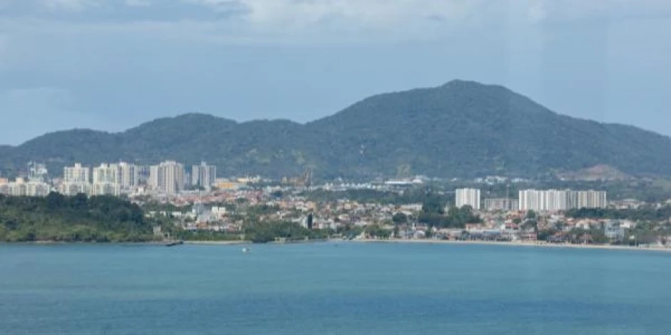 Blumenau e Balneário Piçarras: uma distância que faz sentido